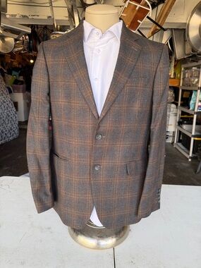 Men's Brown Plaid Two-Button Blazer